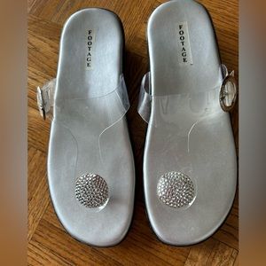 !! NEW !! Embellished Toe Sandals in Clear